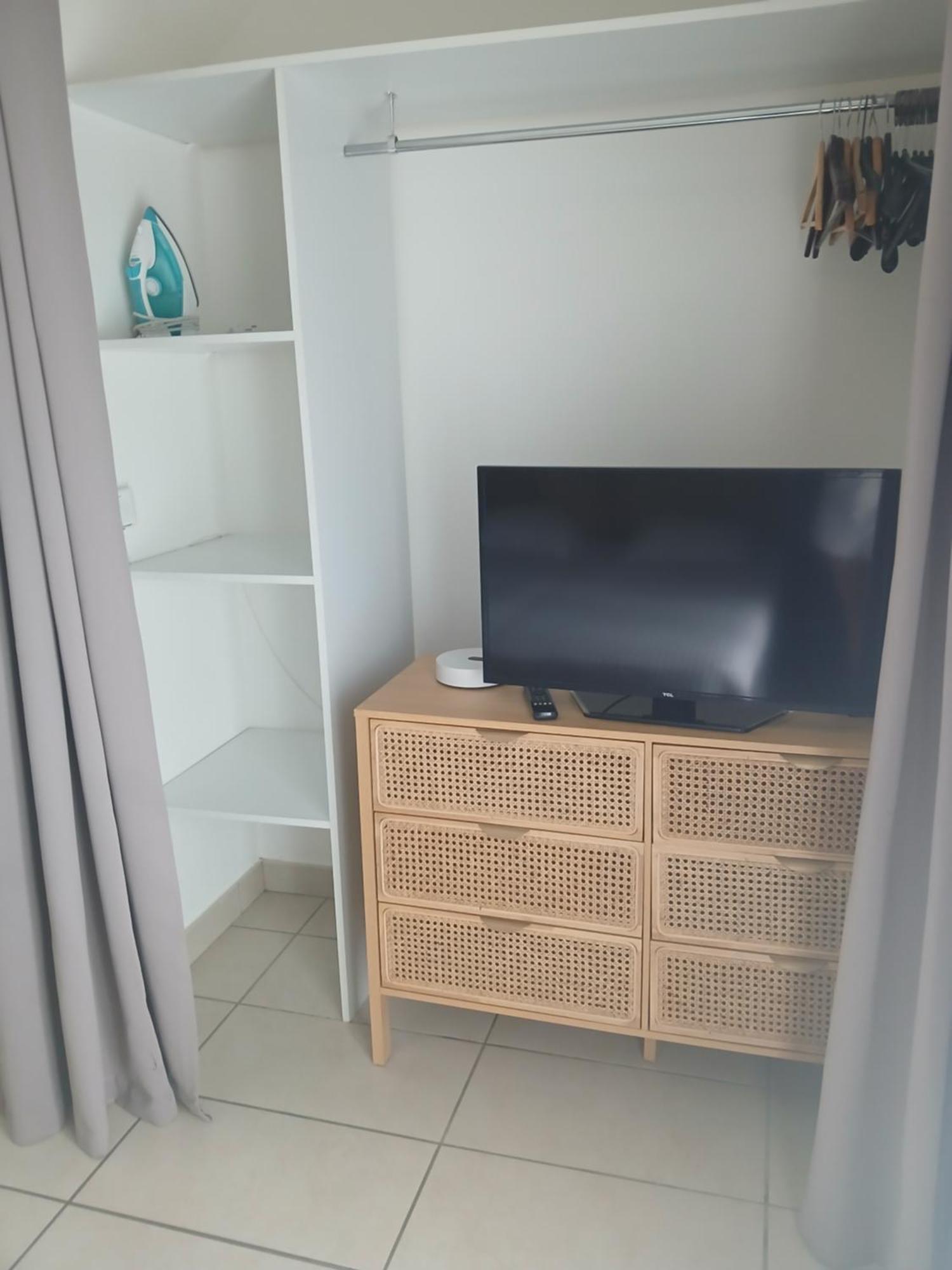 Malibu Village كانيه المظهر الخارجي الصورة
