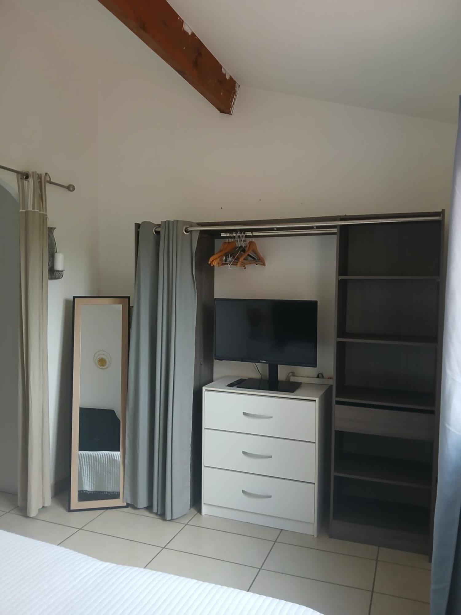 Malibu Village كانيه المظهر الخارجي الصورة