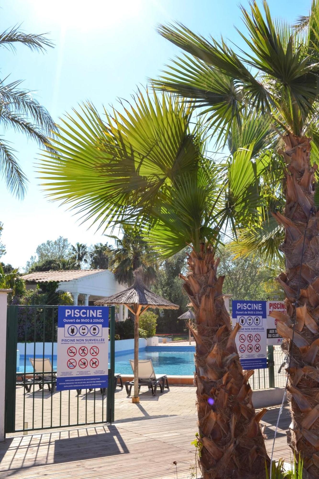 Malibu Village كانيه المظهر الخارجي الصورة